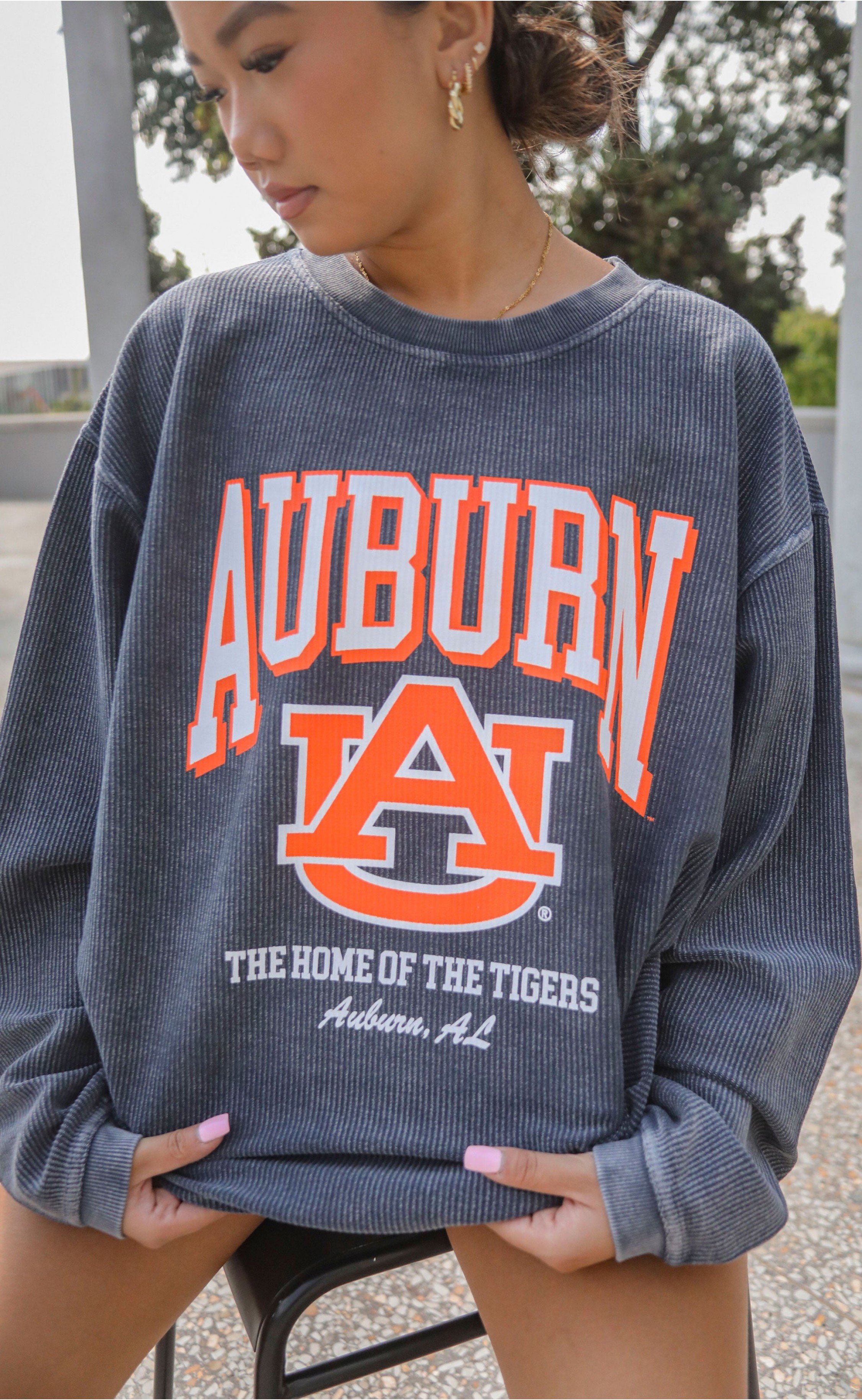 Auburn Tigers Mascot Corded Sweatshirt – Vintage-Inspired Textured Pullover Featuring Aubie the Tiger, Perfect for Game Day and Alumni Wear