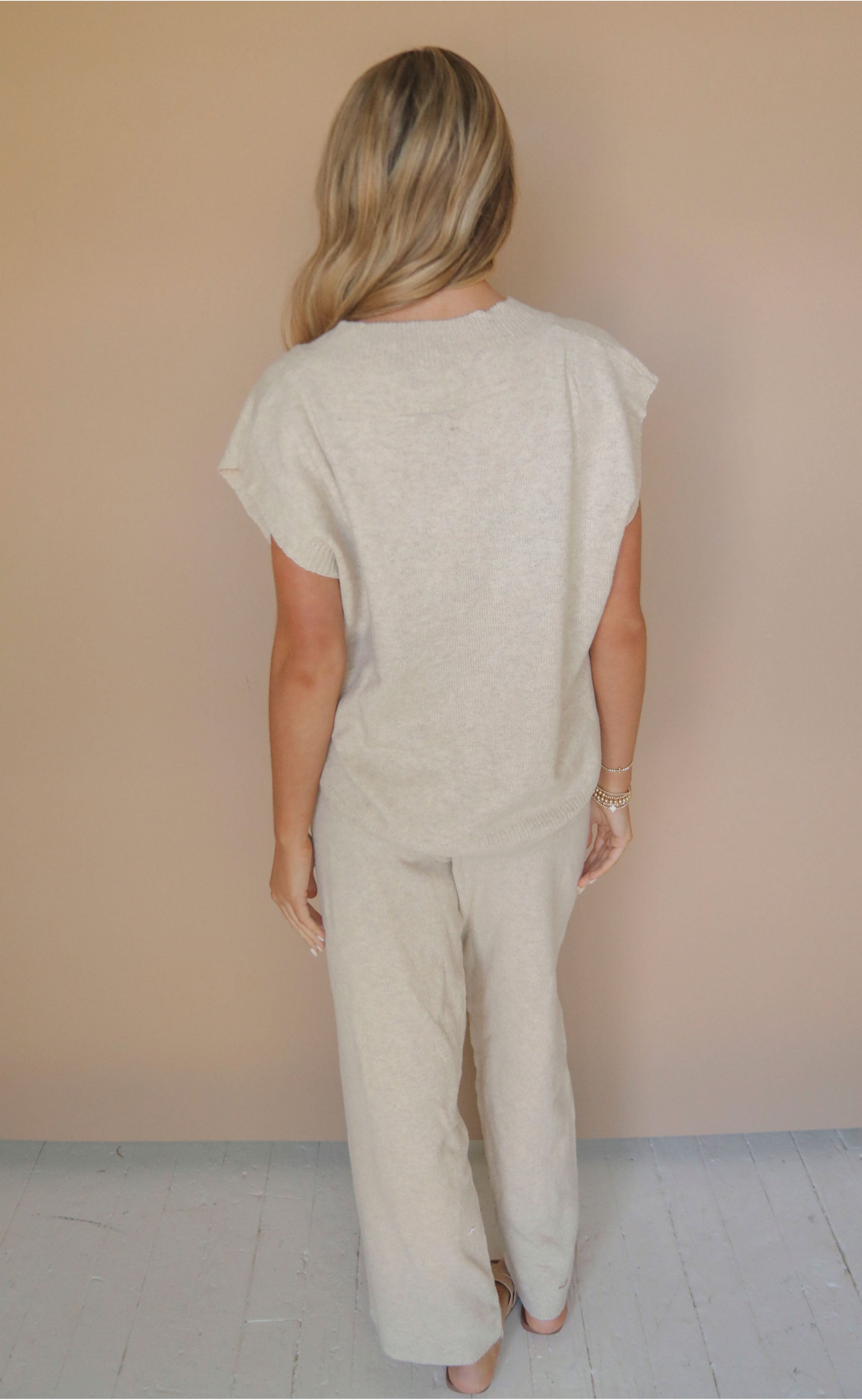 Oatmeal World Star Set – Minimalist Coordinated Tracksuit with Clean Lines, Perfect for Casual Street Style and Relaxed Days