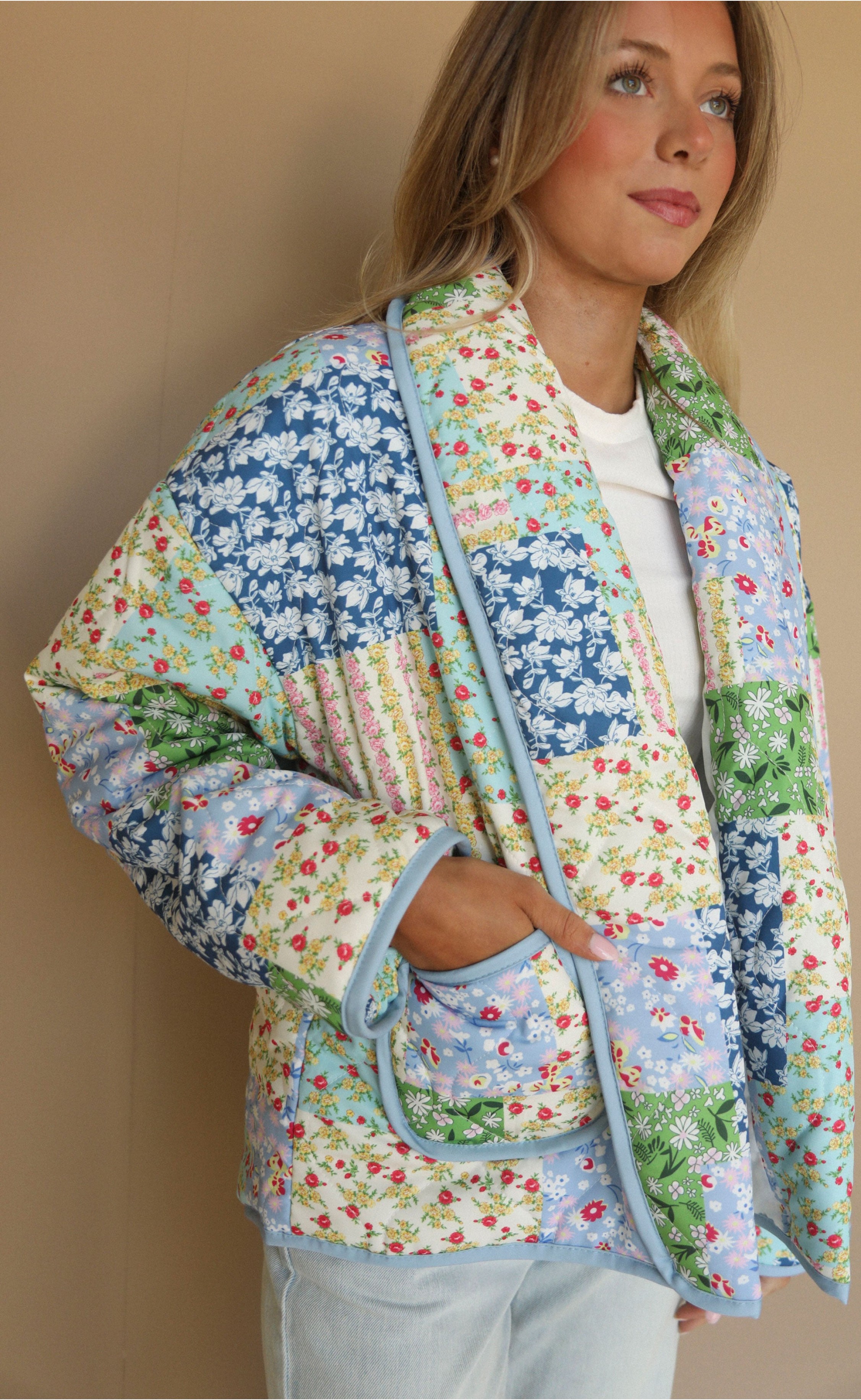 Versatile Spring Picnic Quilted Jacket – Ideal for Layering During Mild Weather, Combining Warmth with Chic Picnic-Inspired Style