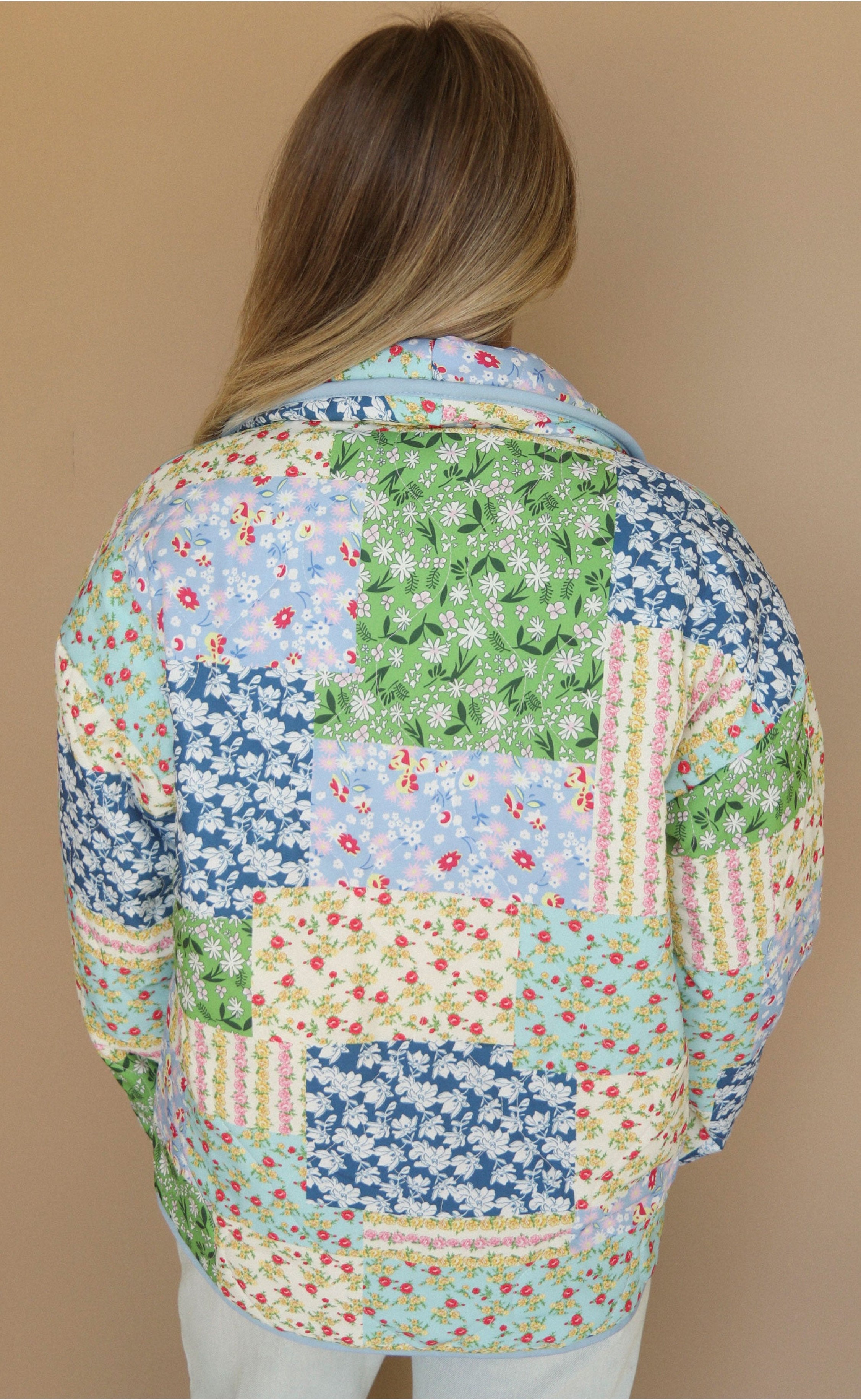 Versatile Spring Picnic Quilted Jacket – Ideal for Layering During Mild Weather, Combining Warmth with Chic Picnic-Inspired Style