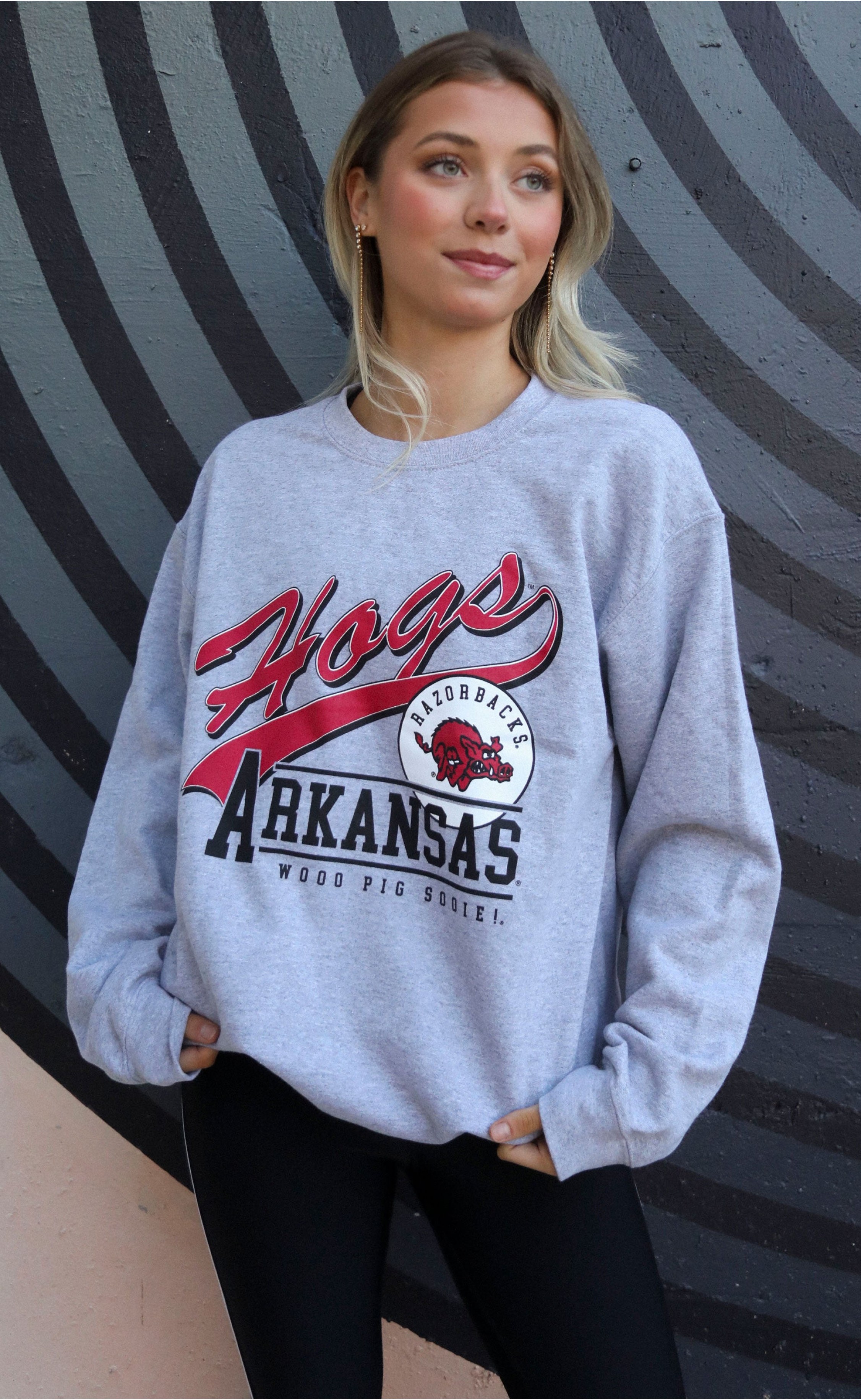Effortless Style, Legendary Spirit – Hogs Script Sweatshirt in Classic Grey