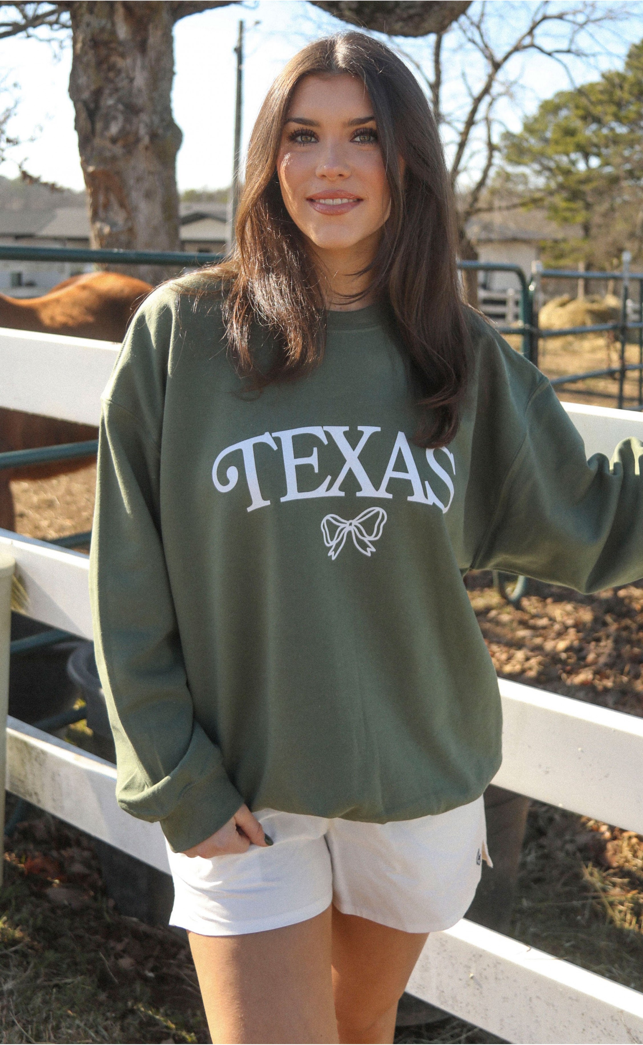 Texas Bow Sweatshirt – Classic Comfort with a Po...