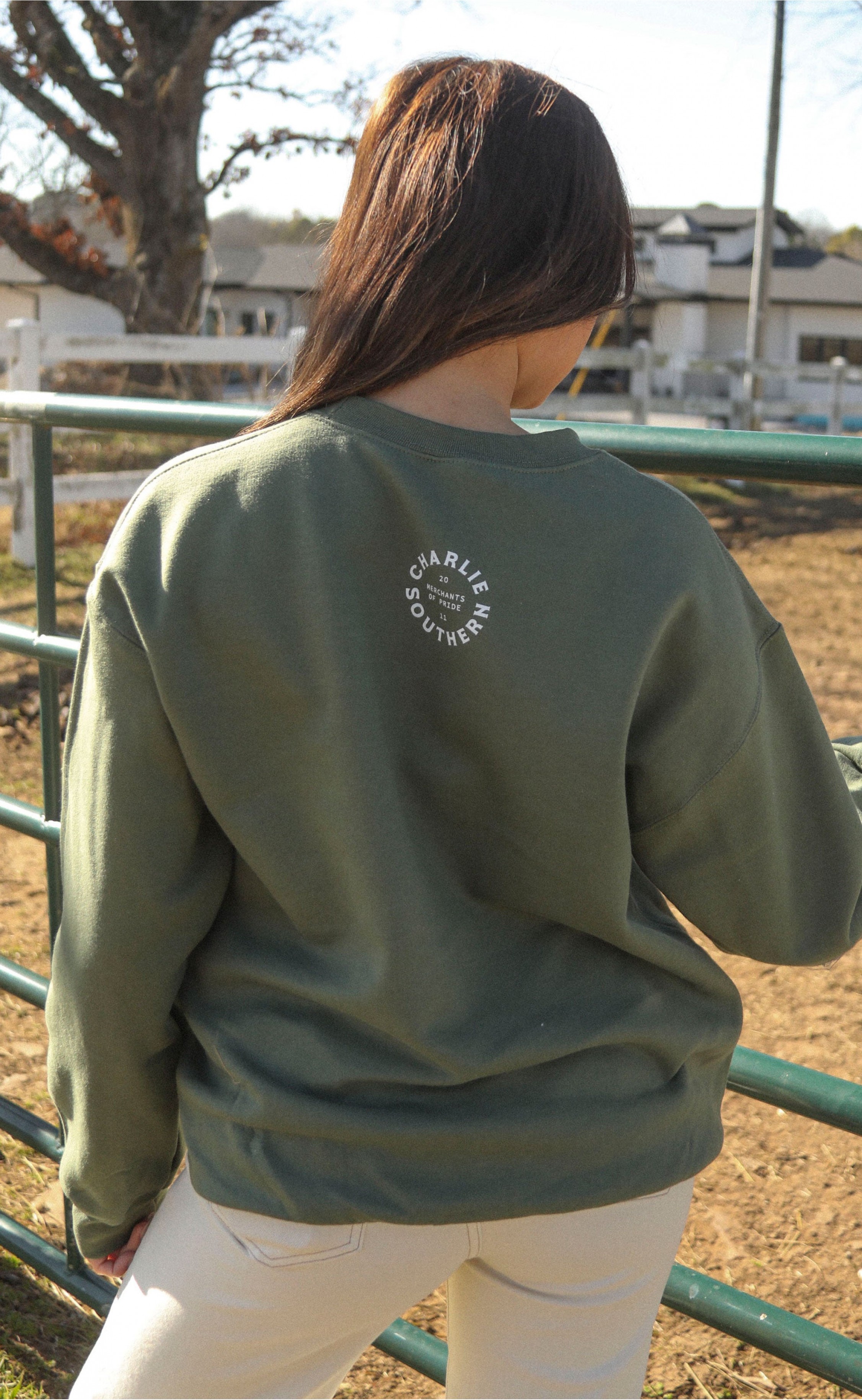 Green Arkansas Bow Sweatshirt – Cute and Cozy Pullover Featuring Razorbacks-Inspired Bow Graphic, Perfect for Game Days or Campus Style