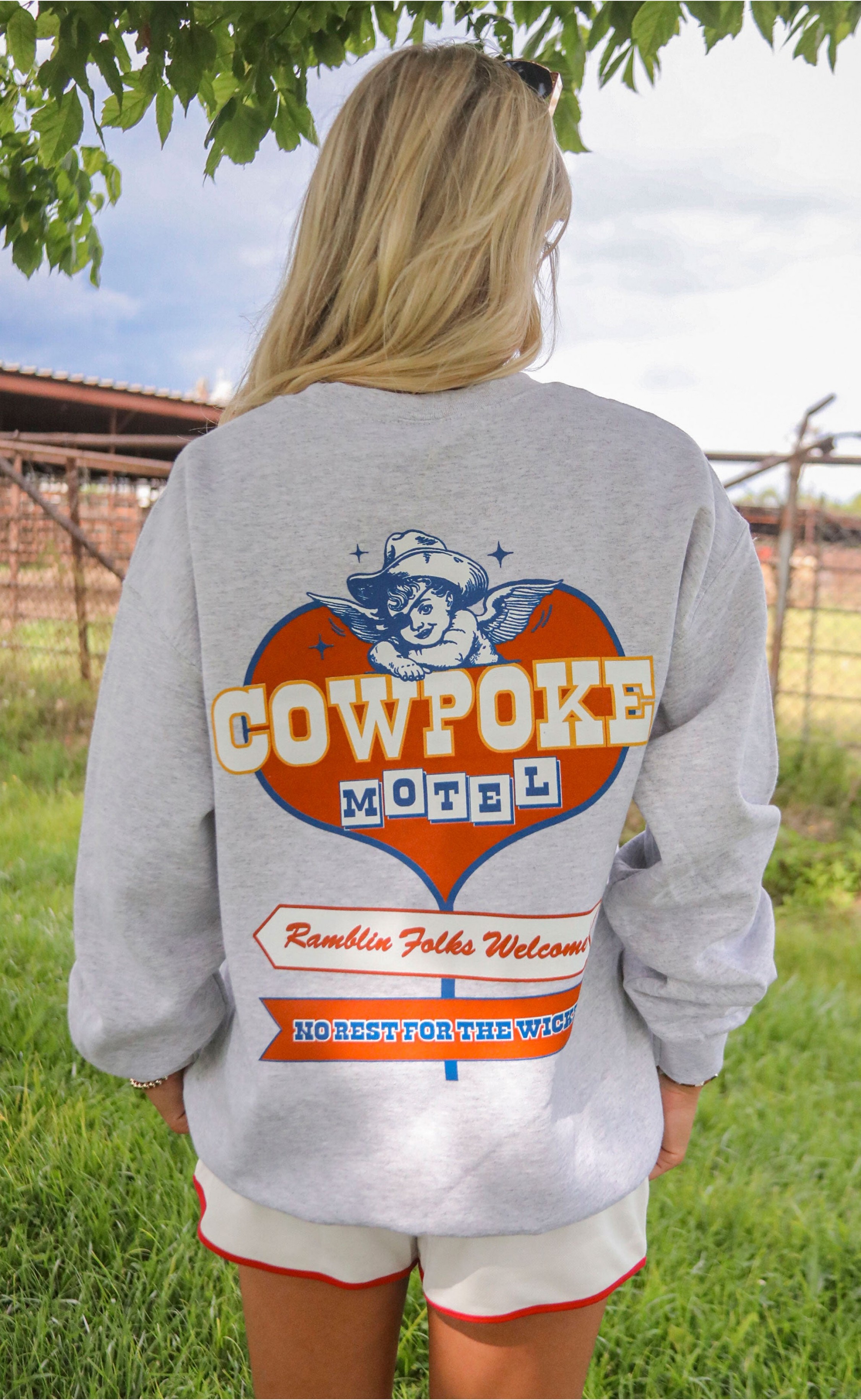 Cowpoke Motel Sweatshirt – Vintage Western-Inspired Pullover with Classic Motel Graphic, Perfect for Rustic and Casual Looks