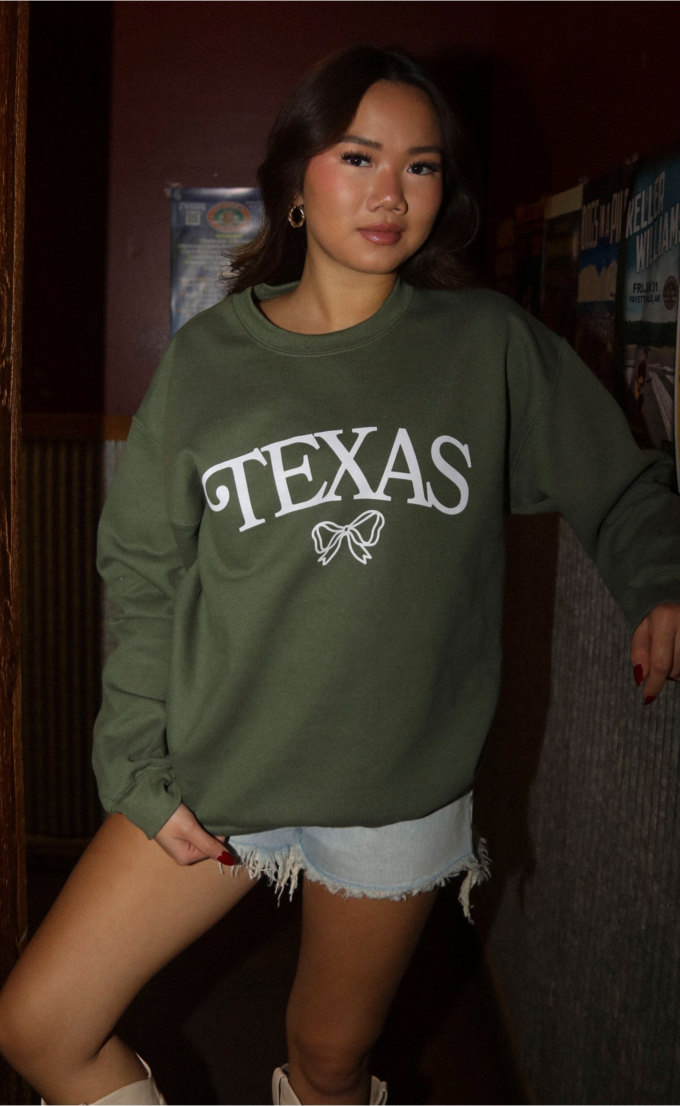 Texas Bow Sweatshirt – Classic Comfort with a Pop of Green Southern Flair