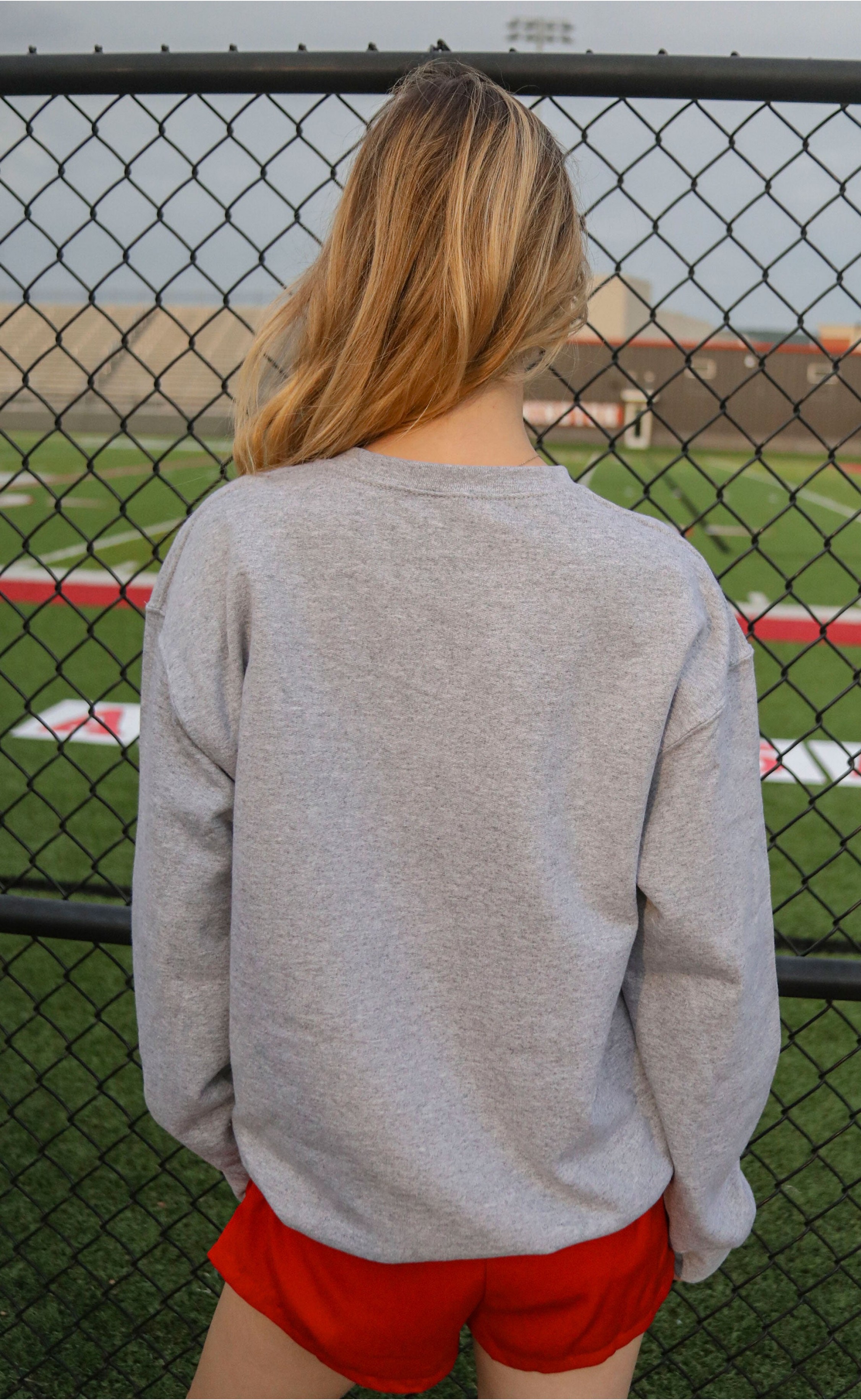 Effortless Style, Legendary Spirit – Hogs Script Sweatshirt in Classic Grey