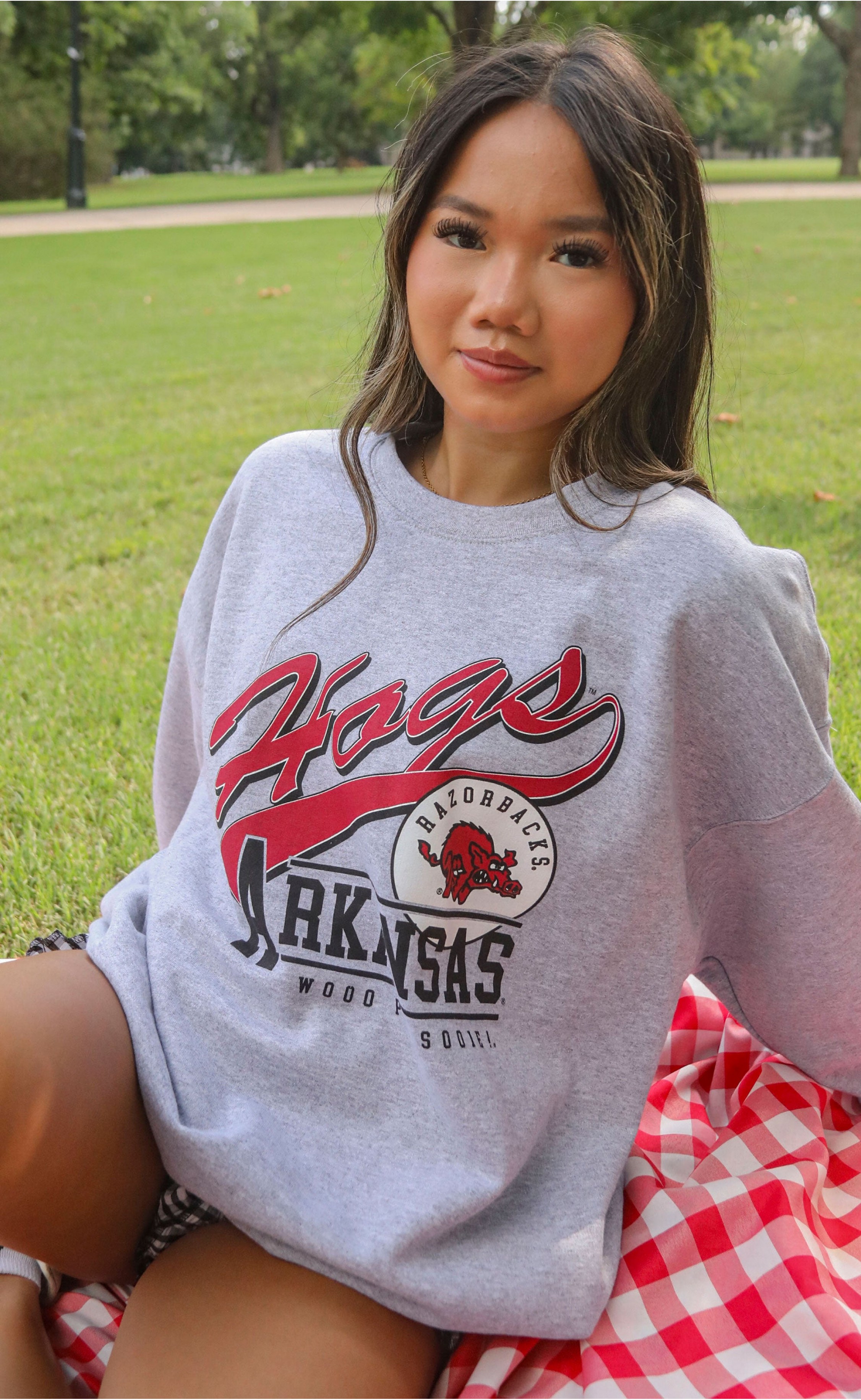 Effortless Style, Legendary Spirit – Hogs Script Sweatshirt in Classic Grey
